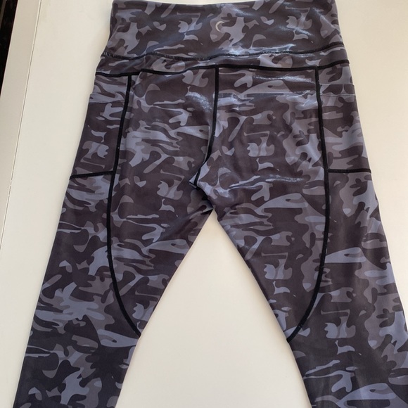 Zyia Active Compression Capri Camo Metallic Leggings - Picture 2 of 4